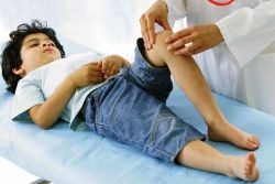 Ребенка после температуры болят ноги икры